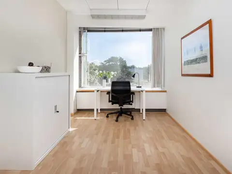 Acceso ilimitado a oficinas compartidas en Montevideo, No18 El Globo