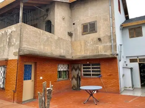 Casa 6 ambientes con 2 baños
