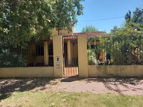 CASA DE 3 DORMITORIOS EN ALBERDI OESTE