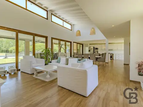 Casa en Venta Campos de Roca 1 con 5 dormitorios, 550 m2 cub. y 5.500 de lote - Ruta 2 km 65