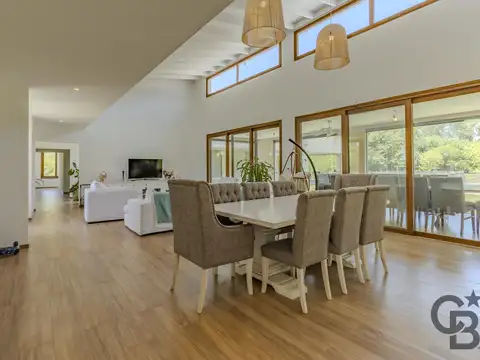 Casa en Venta Campos de Roca 1 con 5 dormitorios, 550 m2 cub. y 5.500 de lote - Ruta 2 km 65