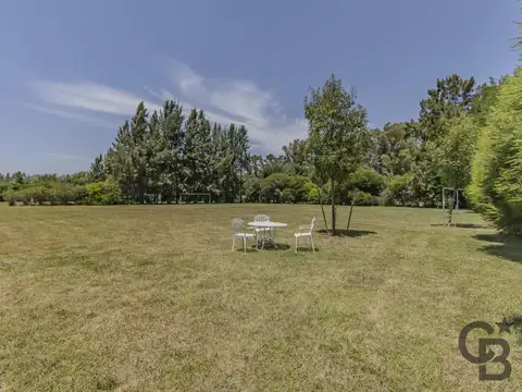 Casa 9 ambientes con 2 baños