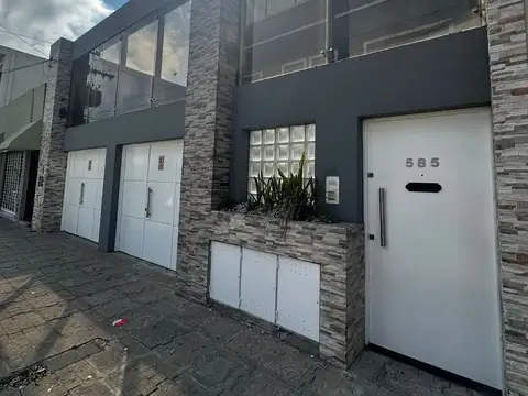 P.H. PLANTA BAJA - FRENTE - 2 COCHERAS - EXCELENTE UBICACION