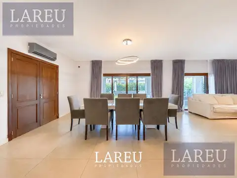 Casa 8 ambientes con 6 baños