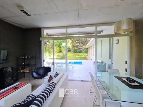 Casa 4 ambientes con 2 baños