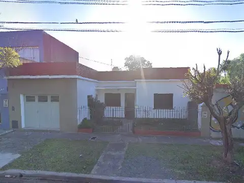 Casa en venta, muy buena ubicación.