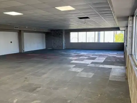 OFICINA A ESTRENAR DE 190 M² CON CALEFACCIÓN Y COCHERAS