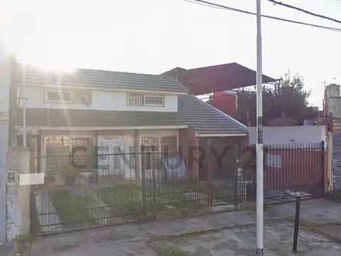 Oportunidad en Pablo Podesta - gran lote