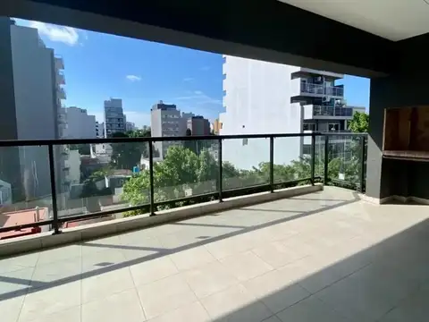 3 Ambientes A Estrenar Con Balcón y Patio Al Frente En Flores