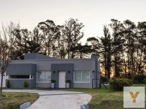 Casa 4 ambientes con 2 baños