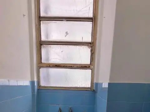 DEPARTAMENTO DE 2 AMBIENTES .2º P/ POR ESCALERA AL FRENTE