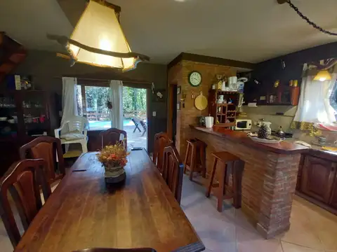 Casa 6 ambientes con 2 baños