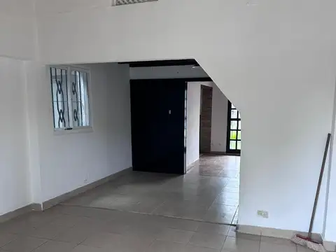 Casa 5 ambientes con 1 baño