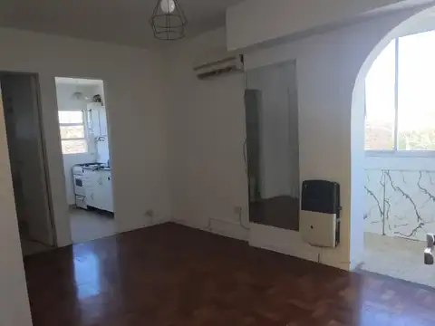 EXCELENTE DEPTO DE 1 AMB. CON BALCON, COCINA SEPARADA Y LAVADERO SEPARADO