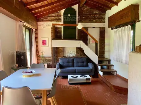 Casa en Alquiler con 1 cochera