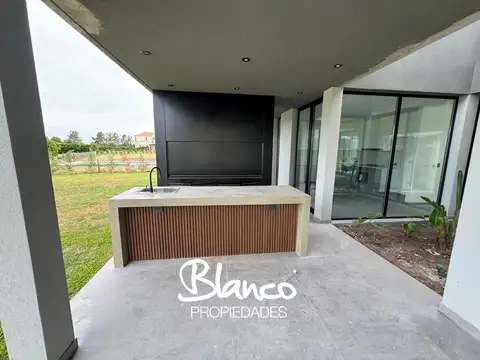 Casa 5 ambientes con 5 baños