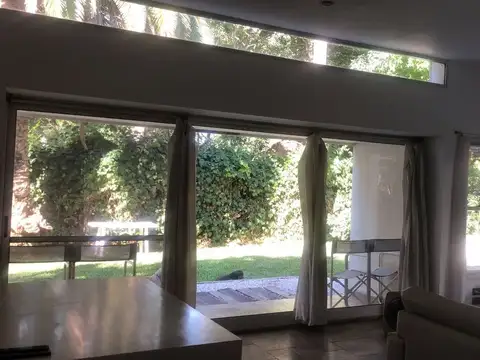 CASA 4 ambientes Venta Parque Leloir Pileta 900 ms