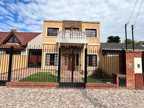 Casa de cuatro ambientes a la venta en San Miguel