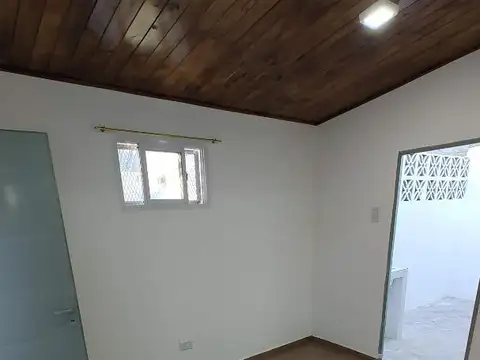 BUEN DEPTO T/CASA 2 AMB C/PATIO A PASOS DE YRIGOYEN!