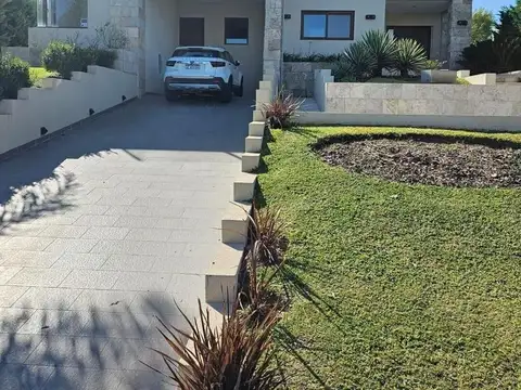 Casa en Alquiler de 4 dormitorios