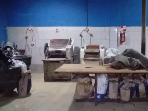 Importante local en venta con amplio departamento