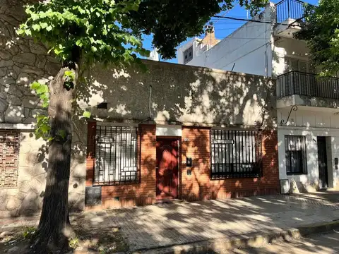 CASA EN VENTA DE 1 DORMITORIO CON PATIO PLENO ARROYITO