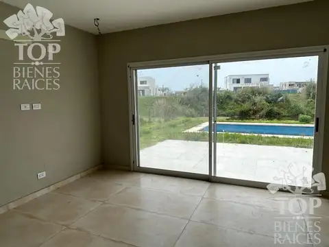 Casa 4 ambientes con 4 baños