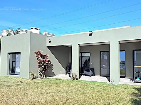 Casa en Alquiler Temporal con 2 cocheras
