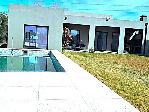 Casa 5 ambientes con 3 baños