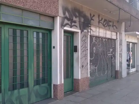 2 Locales + 1 Departamentos de 2 Amb.+ un Departamento de 3 Amb. + Cocheras + Terreno