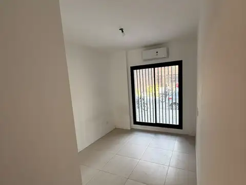 2 AMBIENTES PLATA BAJA AL FRENTE