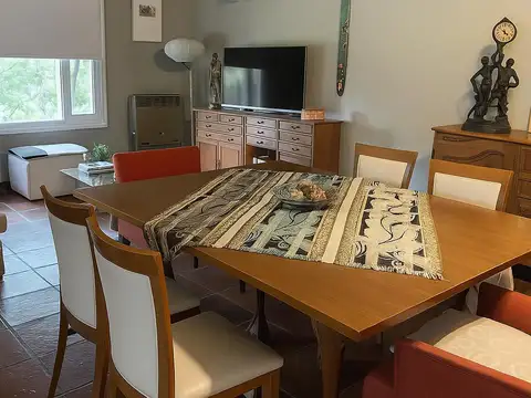 Casa en Venta en San Nicolas De Los Arroyos, USD 295.000