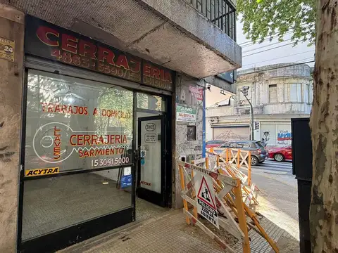 Sarmiento y Salguero, Excelente Local comercial Frente Plaza Almagro