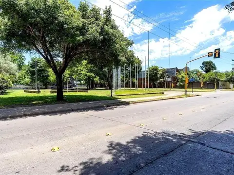 VENTA - Casa a refaccionar de 2 dormitorios y patio - San Lorenzo.