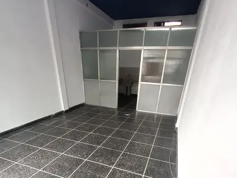 Local en Alquiler en Sarandi, $ 450.000