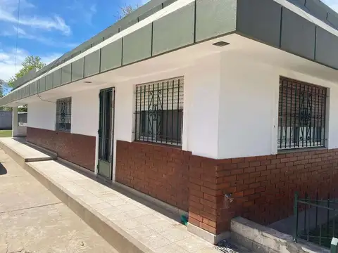 Amplia casa 3 dormitorios
