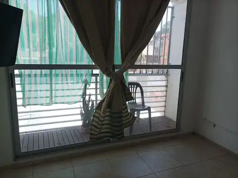 Departamento en Alquiler en Lisandro De La Torre, $ 325.000