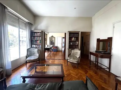 SEMIPISO AL FRENTE TODO EN ESQUINA, EDIFICIO RACIONALISTA 
2 DORM CON DEPENDENCIA DE SERVICIO