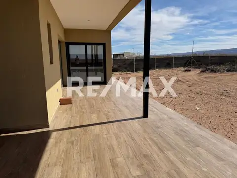 CASA 2 DORMITORIOS EN VENTA EN CHOCÓN MEDIO