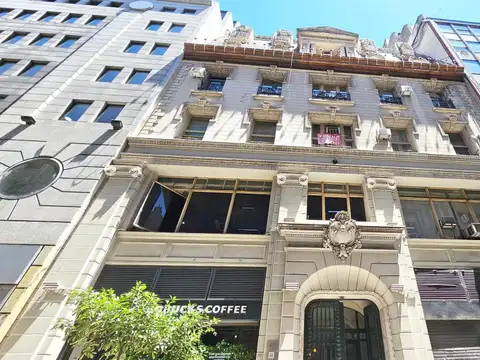 Oficina en edificio estilo Francés. Excelente ubicación. 2 ambientes. 55mts2. Seguridad