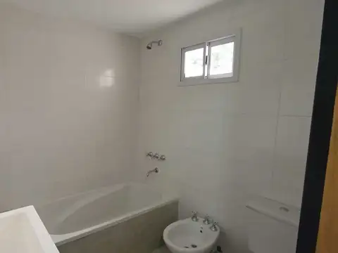 Depto Tipo Casa en Alquiler en Castelar, $ 460.000