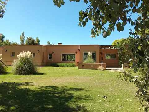 Casa en Alquiler 4 Ambientes en Barrio de Chacras La Oración de Luján