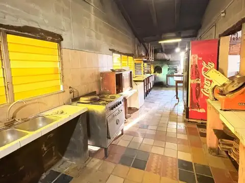 Cabañas, más pizzería/restaurante/dos oficinas