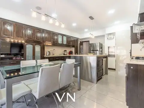 Casa en Venta con 2 cocheras