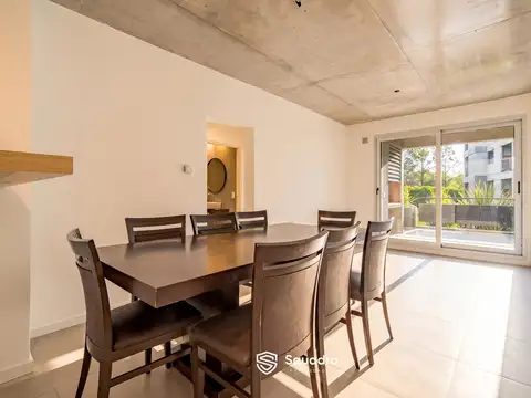 VENTA - Departamento de 1 dormitorio con patio y cochera - Barrio Ocho Sauces, Funes.