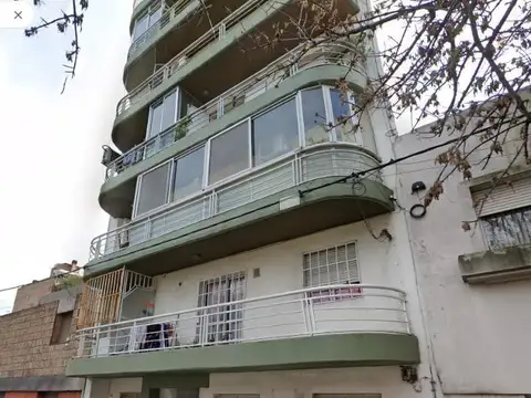 Tucumán 3080, 1 dormitorio al frente, patio.