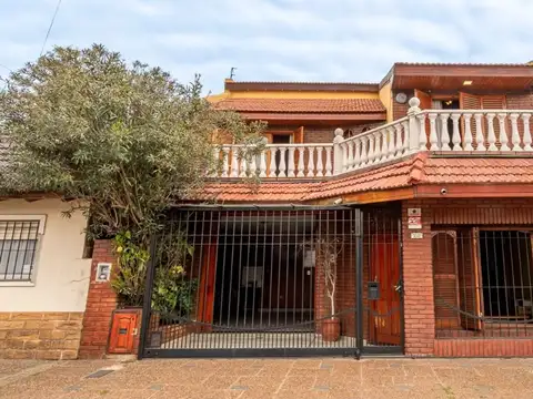 VENTA CASA 4AMB. ISIDRO CASANOVA CENTRO