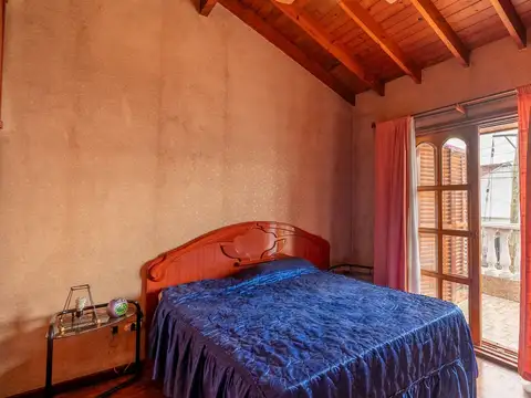 VENTA CASA 4AMB. ISIDRO CASANOVA CENTRO