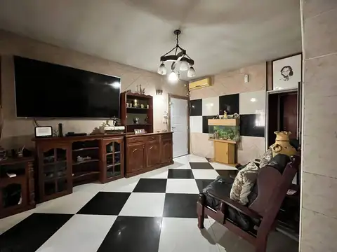 Casa 6 Ambientes en Venta | Morón | Con cochera, terraza y parrila