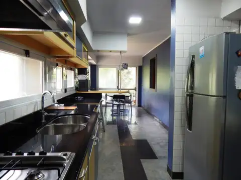 Casa 5 ambientes con 4 baños